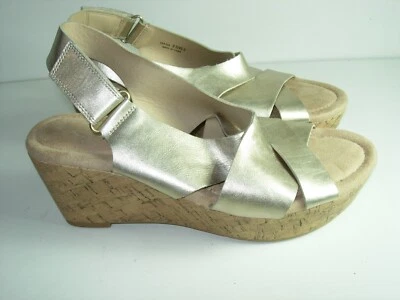 SANDALIAS DE CUÑA CON PLATAFORMA DORADA LAVANDERÍA CHINA PARA MUJER TALLA 9,5 M Foto 1 de 4