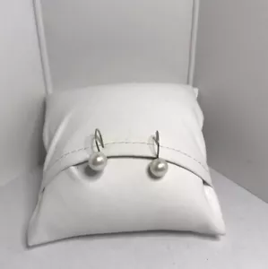 Preciosos pendientes de tachuelas de plata de ley 925 con perlas brillantes, alrededor de 1/2" de largo - Imagen 1 de 8