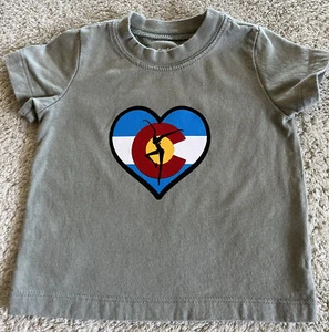 Carters Boys Green DMB Fire Dancer Colorado Flag Heart Short Sleeve 6 months - Bild 1 von 5