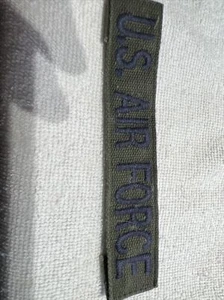 PARCHE MILITAR NOMBRE CINTA COSER EN TENUE FUERZA AÉREA DE ESTADOS UNIDOS AZUL SOBRE VERDE MATERIA GRUESA - Imagen 1 de 3