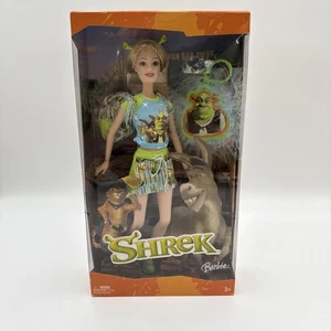 Dreamworks Shrek Barbie Puppe mit Rucksack & Shrek Schlüsselanhänger, 2004 Mattel H1703 - Bild 1 von 13