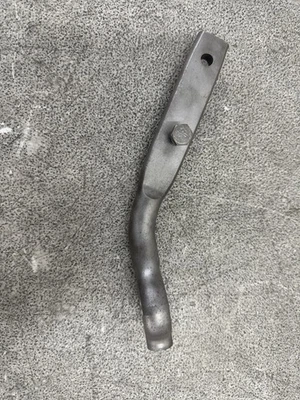 Оригинальный кронштейн для рамы рычага холостого хода грузовика Chevy GMC 67-72 2WD 1967 1968 1969 1970 71 & 72 - Изображение 1 из 4