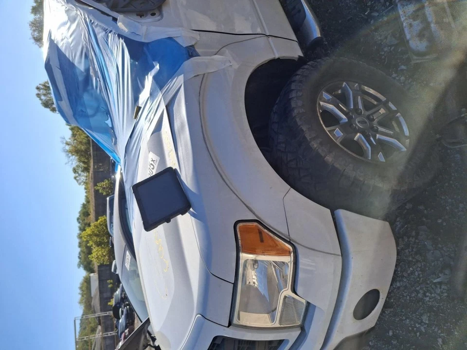 Левая фара в сборе 2013 Ford F150 от оригинального производителя галогенная б/у 3712972 - Изображение 1 из 4