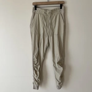 Lululemon Beyond the Studio 7/8 Jogger Trench Size 8 - Picture 1 of 6