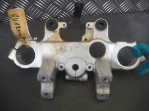 SUZUKI GV1200 MADURA 85 51311-05A00 BRIDGE TOP HOLDER-FORK UPPER TOP 13479 - Foto 1 di 5