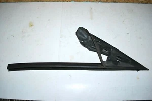 2008 - 2013 BMW 128i 135i Coupe Left Door Outer Seal Mirror Triangle LH OEM - Foto 1 di 9