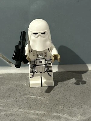 LEGO Star Wars Snow Trooper Minifigure w/ Blaster - Image 1 of 4