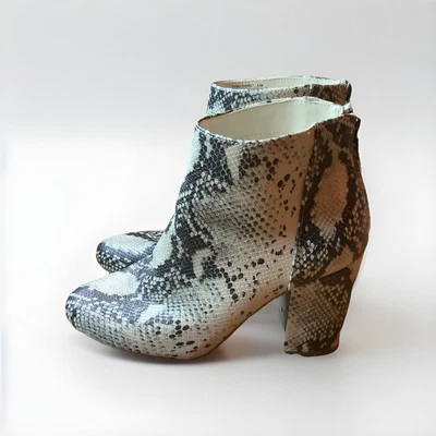 Botines Madden Girl de Steve Madden talla 9,5 imitación piel de serpiente tacón Foto 1 de 4