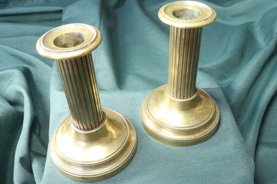 Coppia di candelabri in bronzo. Stile neoclassico. Coppia di candelabri in br... - Immagine 1 di 4