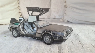 coche fundido a presión back to the future delorean 1:18, regalo coleccionista Foto 1 de 4
