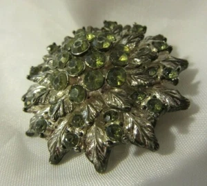 Vintage Brosche mit grünen Strasssteinen Blumenfassung 1930’s or 40’s Style       - Bild 1 von 7