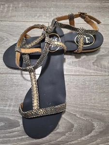 Women Jack Rogers Cheney Black Gold T Strap Sandals Shoe Size 7 - Picture 1 of 4