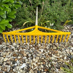 63cm Wide Heavy Duty Plastic Rake Head Lawn Leaf Leaves Garden + 115cm Handle - Picture 1 of 9