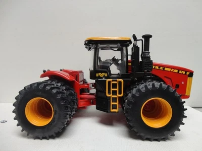 Ertl VERSATILE 4WD 570 Tractor RED & YELLOW 1/32 scale PRESTIGE Collection - Image 1 of 4