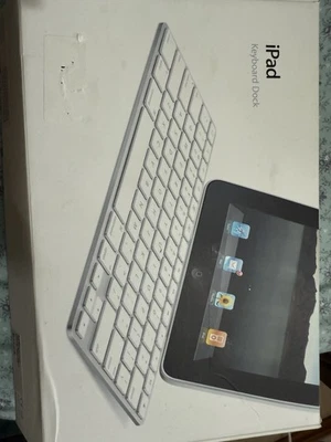 Apple iPad Keyboard Dock A1359 with Original Box - Image 1 of 3