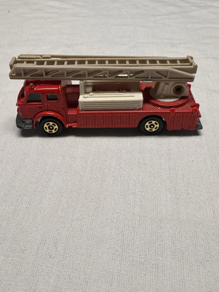 Camión de bomberos Tomica Ladder Chief 1978 vintage rojo No.F33 Tomy S = 1:143 hecho en Japón Foto 1 de 4