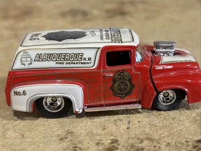 2000 风火轮消防杆 - 阿尔伯克基近乎完好 FD '56 福特 1: 64 压铸消防车 — 第 1/4 张图片