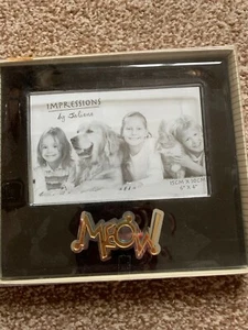 Picture frame NEW MEOW for the cat lover holds 6x4 inch print black - Picture 1 of 3