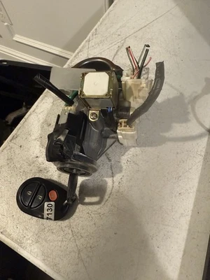 2004-2010 TOYOTA SIENNA IGNITION SWITCH LOCK W/KEY - Image 1 of 4