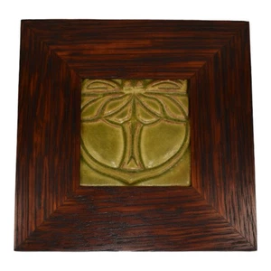 Azulejo de cerámica Motawi Art Nouveau verde con marco de libélula - Imagen 1 de 6