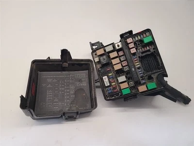 2017-18 HYUNDAI SANTA FE 3.3L Fuse Box Engine AWD  - Image 1 of 4