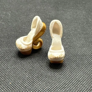 Mattel Ever After High Madeline Hatter Primer Capítulo Zapatos de Fiesta del Té Dorado Blanco - Imagen 1 de 7
