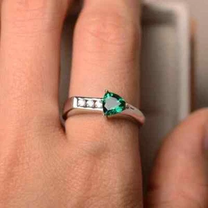 0.90 Ct Natural Emerald & Diamond Wedding Ring 14K Solid White Gold Size 5.5 - Picture 1 of 5