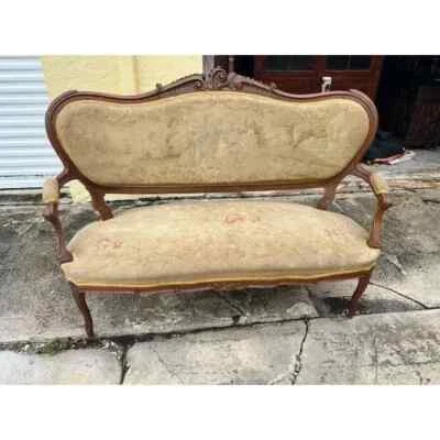 Antiguo Love Seat francés de nogal, sofá Luis XV Foto 1 de 2
