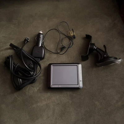 Garmin Nuvi 275 Automotive In-Dash GPS Navigation System Bundle - Image 1 of 4