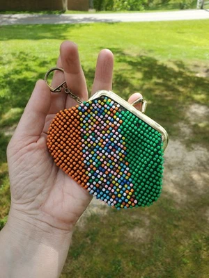 Винтажный 60-х годов MOD пластиковый бусина изменить монета сумочки поцелуй застежка кольцо для ключей 4 «x 3» - Изображение 1 из 4