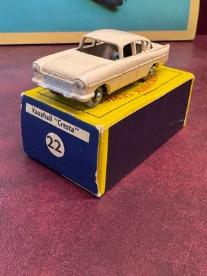 Matchbox No. 22 Vauxhall Cresta Rosa Crema GPW, Color Raro Foto 1 de 4