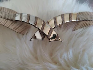 Cinturón ajustable Judith Leiber Diseñador Marfil Piel de Serpiente Tono Dorado Hebilla De Colección - Imagen 1 de 7