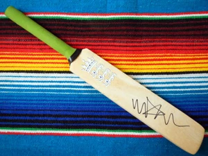 ✺Signed✺ MICHAEL VAUGHAN Cricket Mini Bat PROOF COA England 2022 Shirt Ashes - Picture 1 of 3