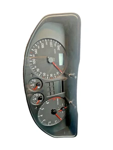 AUDI Geschwindigkeitsmesser Cockpit 8D0920900 81kW A4 - Bild 1 von 10