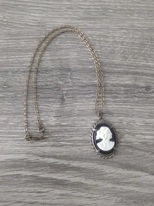 Antique Victorian Cameo Pendant Necklace - Picture 1 of 11