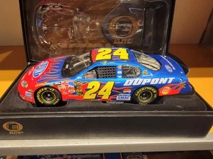 2005 AUTOGRAPHED Jeff Gordon #24 Dupont - 1:24th ELITE Monte Carlo - Picture 1 of 7