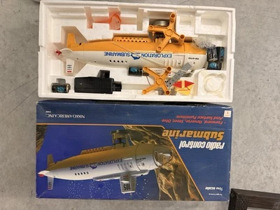 Submarino de exploración Nikko RC con baterías y cargador nuevos.  Con caja y manual. Foto 1 de 4