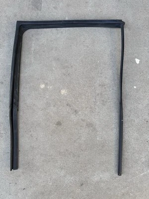 96-2002 TOYOTA 4RUNNER LEFT REAR DOOR-GLASS RUBBER SEAL MOLDING RUN CHANNEL - Image 1 of 4