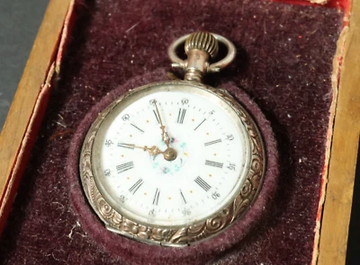 Alte 800 Silber Damen Taschenuhr Damentaschenuhr Uhr Uhren Damenuhr + Holz Etui - Bild 1 von 4