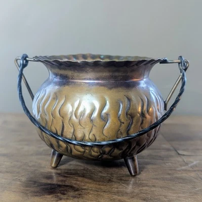 Petit chaudron cuivre vintage tripode décoratif avec anse fer forgé - Photo 1/4