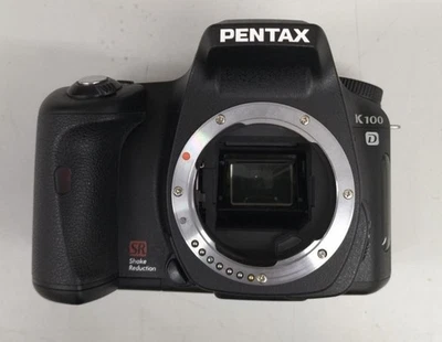 Corpo da câmera digital SLR PENTAX K100D com acessórios - Imagem 1 de 4