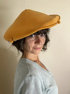 RARO Sombrero Estilo Coolie Terciopelo Amarillo Años 50/60 Foto 1 de 4