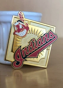 VINTAGE CLEVELAND INDIANS PIN w/ CHIEF WAHOO GOLD SUNSET DIAMOND (DESIGN #49) - Picture 1 of 5