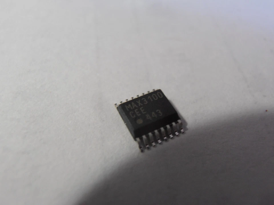 2X MAX3100CEE  UART SPI/MICRWIRE Compatible QSOP16  MAXIM - Image 1 of 1