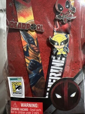 SDCC 2024 Exclusivo Monograma DEADPOOL WOLVERINE Pin Lanyard Set LE 700 EN MANO Foto 1 de 2