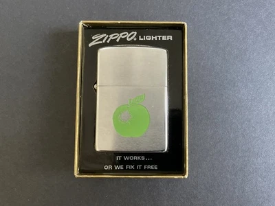 Encendedor Zippo vintage Apple Records en caja Beatles Foto 1 de 4