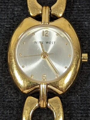 Relógio Nine West tom dourado oval estojo pulseira elos pulseira 7 polegadas - Imagem 1 de 4