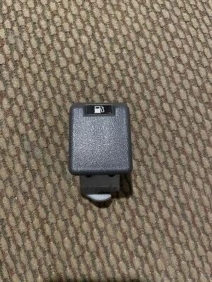 2001-2006 Mitsubishi Montero alavanca de liberação de aba de gás preta fabricante de equipamento original - Imagem 1 de 3