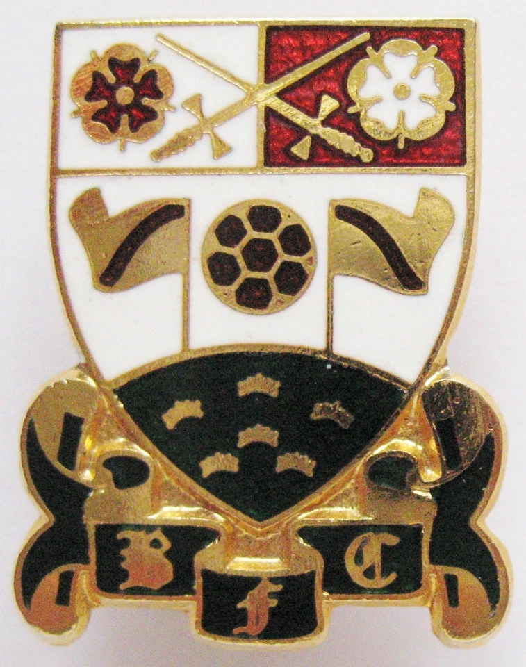 BARNET - Superb Coat Of Arms Style Enamel Football Pin Badge - Image 1 of 2