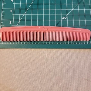 Pettine per capelli vintage Goody USA rosa in plastica 7,25 pollici usato - Foto 1 di 3